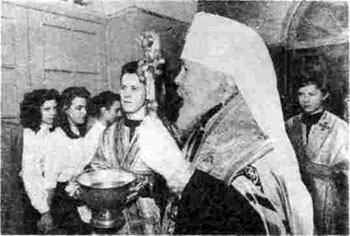 Митрополит Иоанн освящает часовню Божией Матери «Всех скорбящих Радосте» 