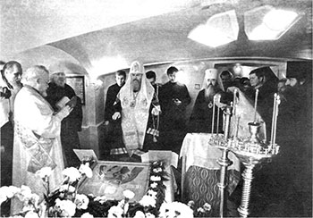 Св. Патриарх Московский и Всея Руси Алексий II совершает молебен 