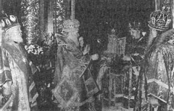 Святейший Патриарх Алексий II и Митрополит Иоанн в Богоявленском Патриаршем соборе в годовщину интронизации Святейшего Патриарха Московского и всея Руси Алексия II.