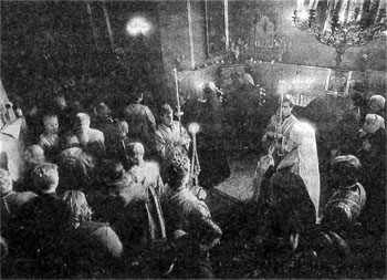 Митрополит С.-Петербургский и Ладожский Иоанн совершает молебен в часовне Блаженной Ксении Петербургской.
