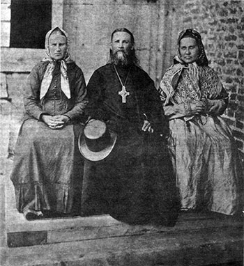 Отец Иоанн Кронштадтский с сестрами.