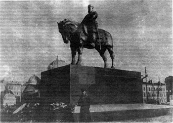 С.-Петербург. Памятник Императору Александру III на Знаменской площади.