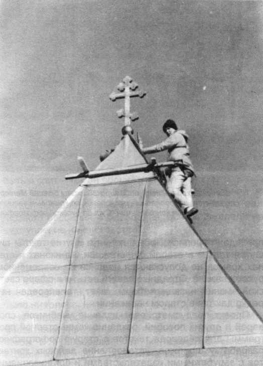 Поднятие креста на церковь прп. Серафима Саровского б. Серафимо-Дивеевского подворья